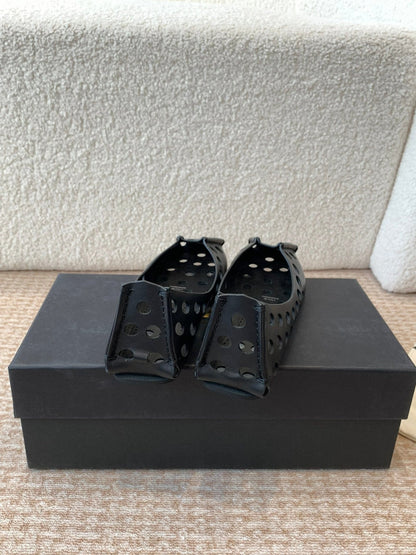 PERFO BALLET FLATS IN BLACK CALFSKIN