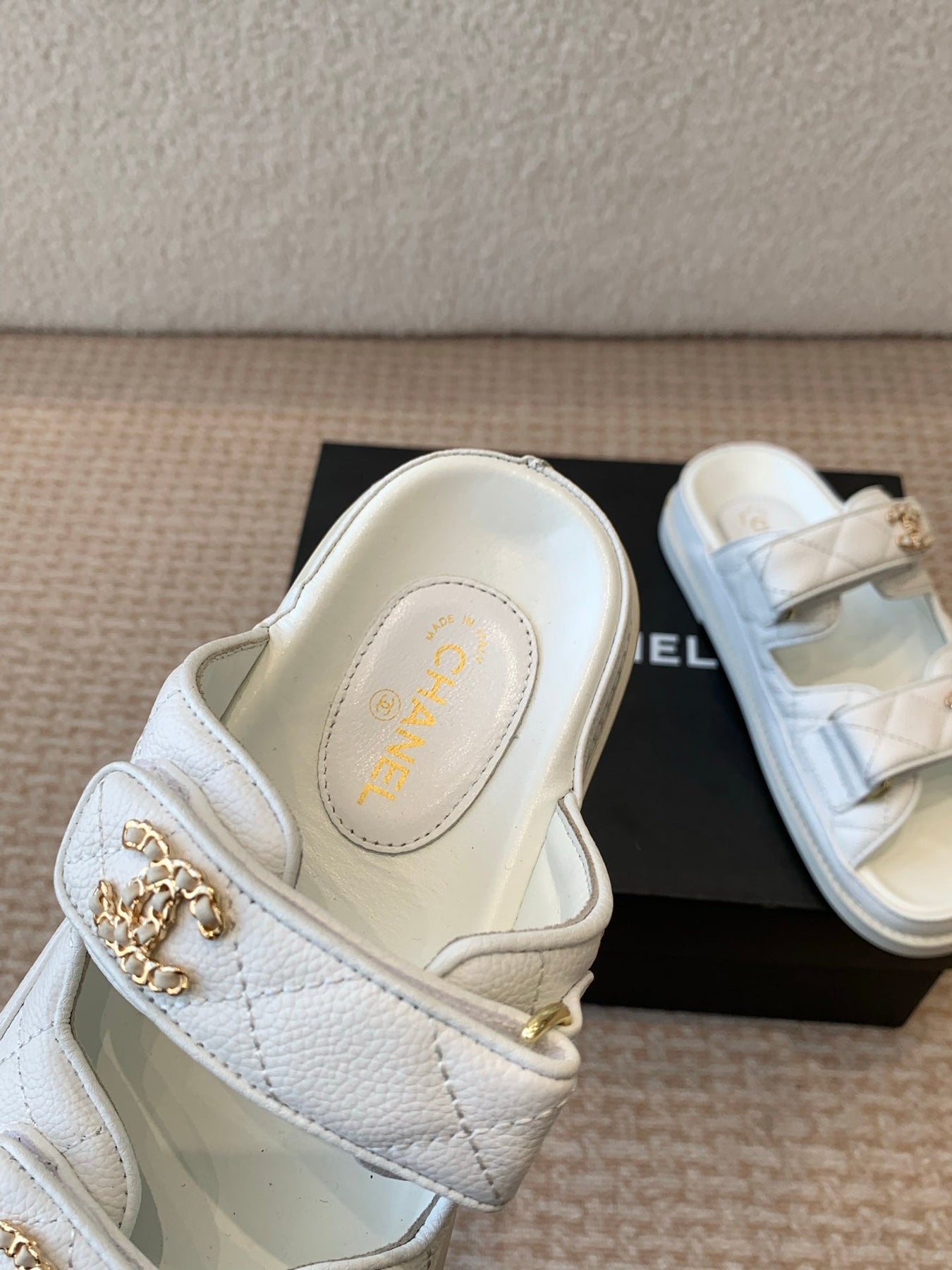 DAD SANDAL IN WHITE SHEEPSKIN MULE