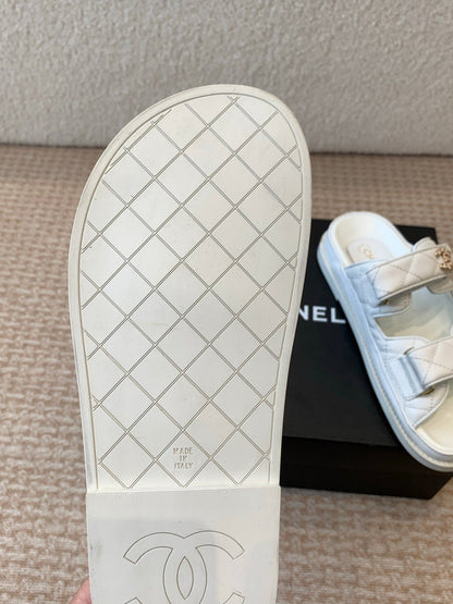 DAD SANDAL IN WHITE SHEEPSKIN MULE