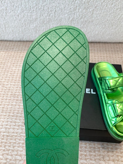 DAD SANDAL IN EMERALD GREEN SHEEPSKIN MULE