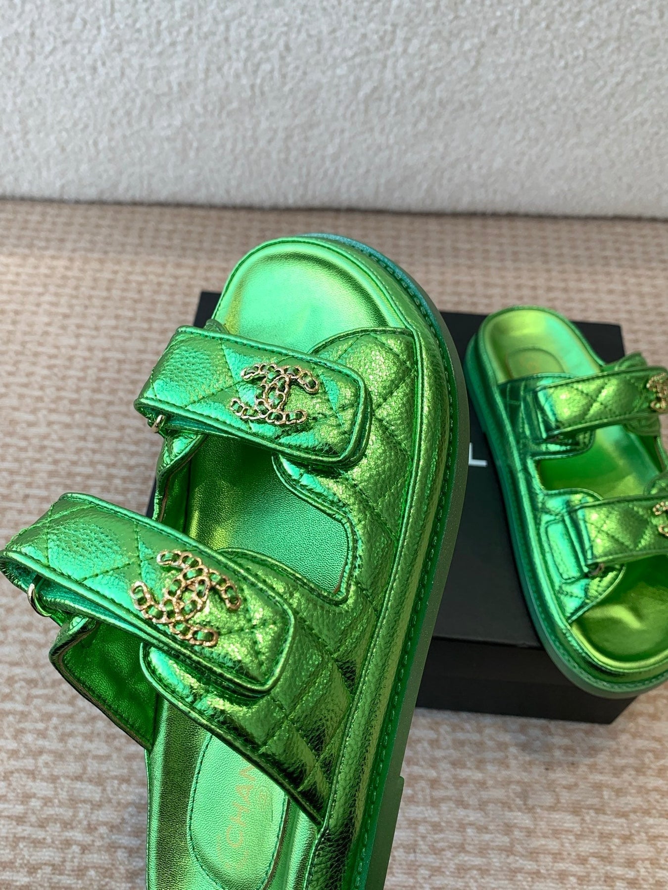 DAD SANDAL IN EMERALD GREEN SHEEPSKIN MULE