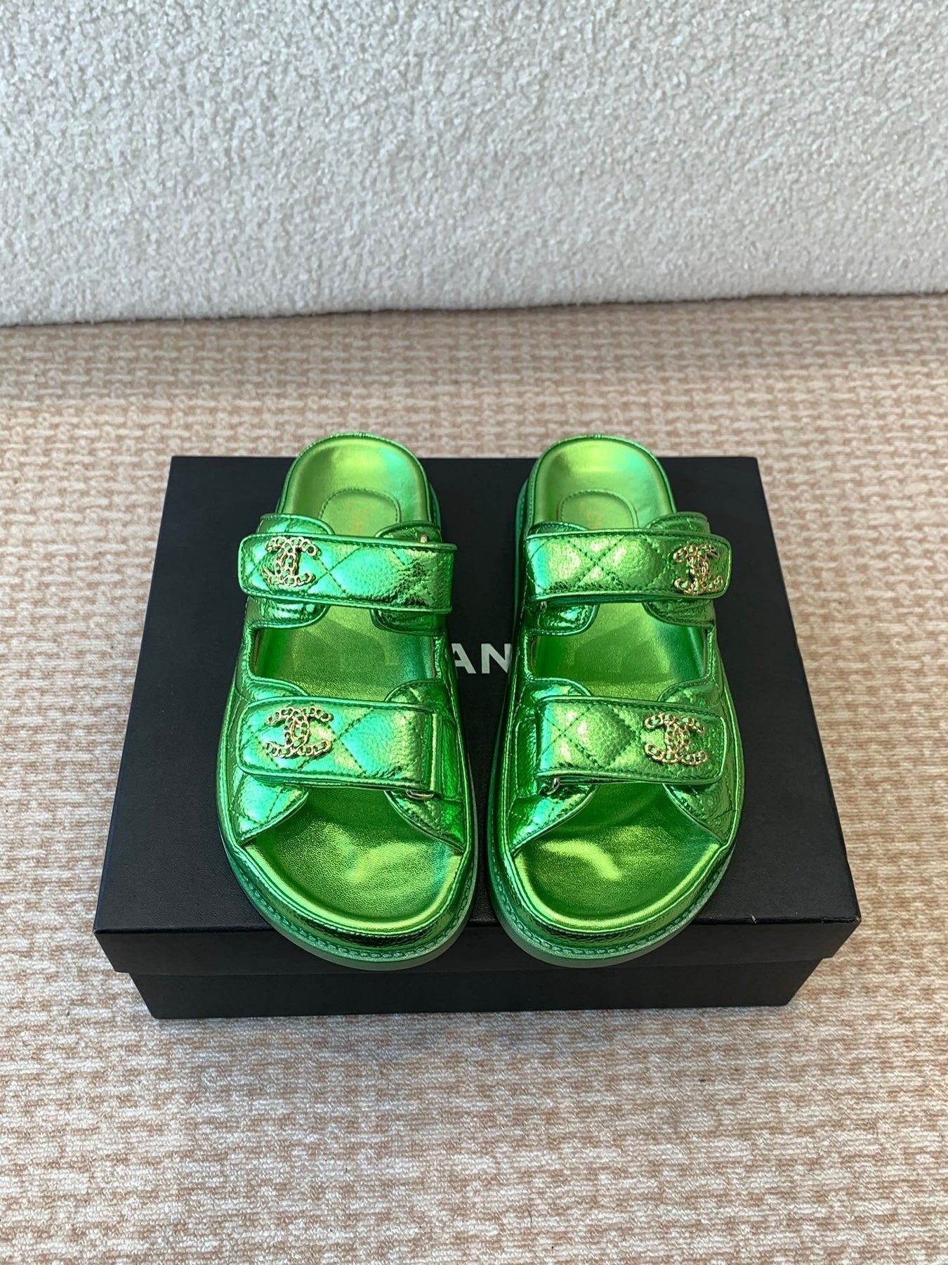 DAD SANDAL IN EMERALD GREEN SHEEPSKIN MULE