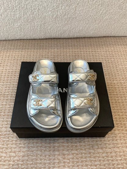 DAD SANDAL IN SILVER SHEEPSKIN MULE