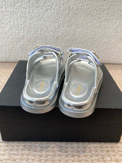 DAD SANDAL IN SILVER SHEEPSKIN MULE