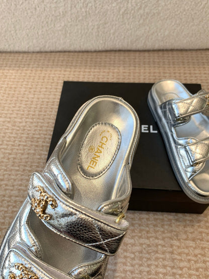 DAD SANDAL IN SILVER SHEEPSKIN MULE