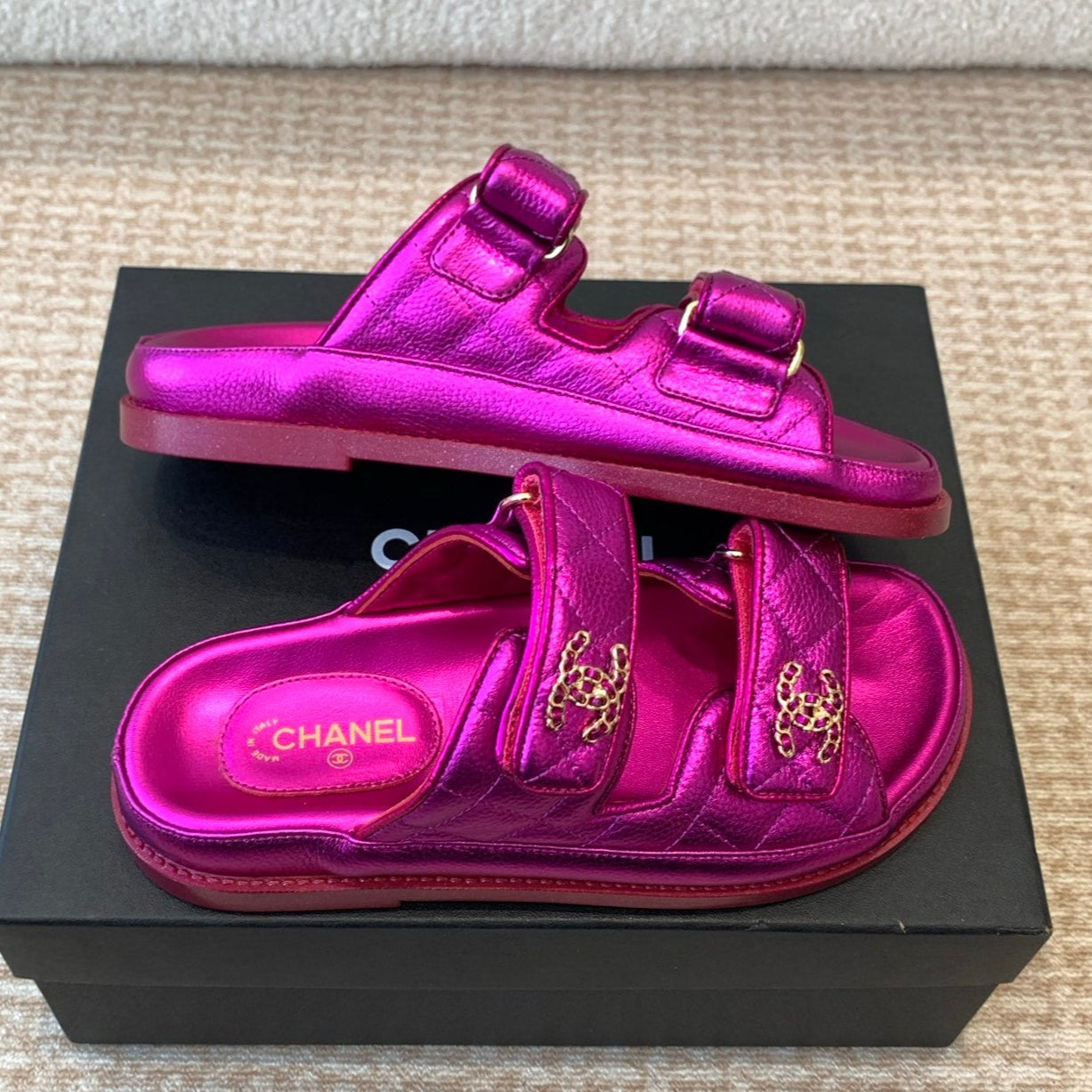 DAD SANDAL IN MAGENTA PURPLE SHEEPSKIN MULE