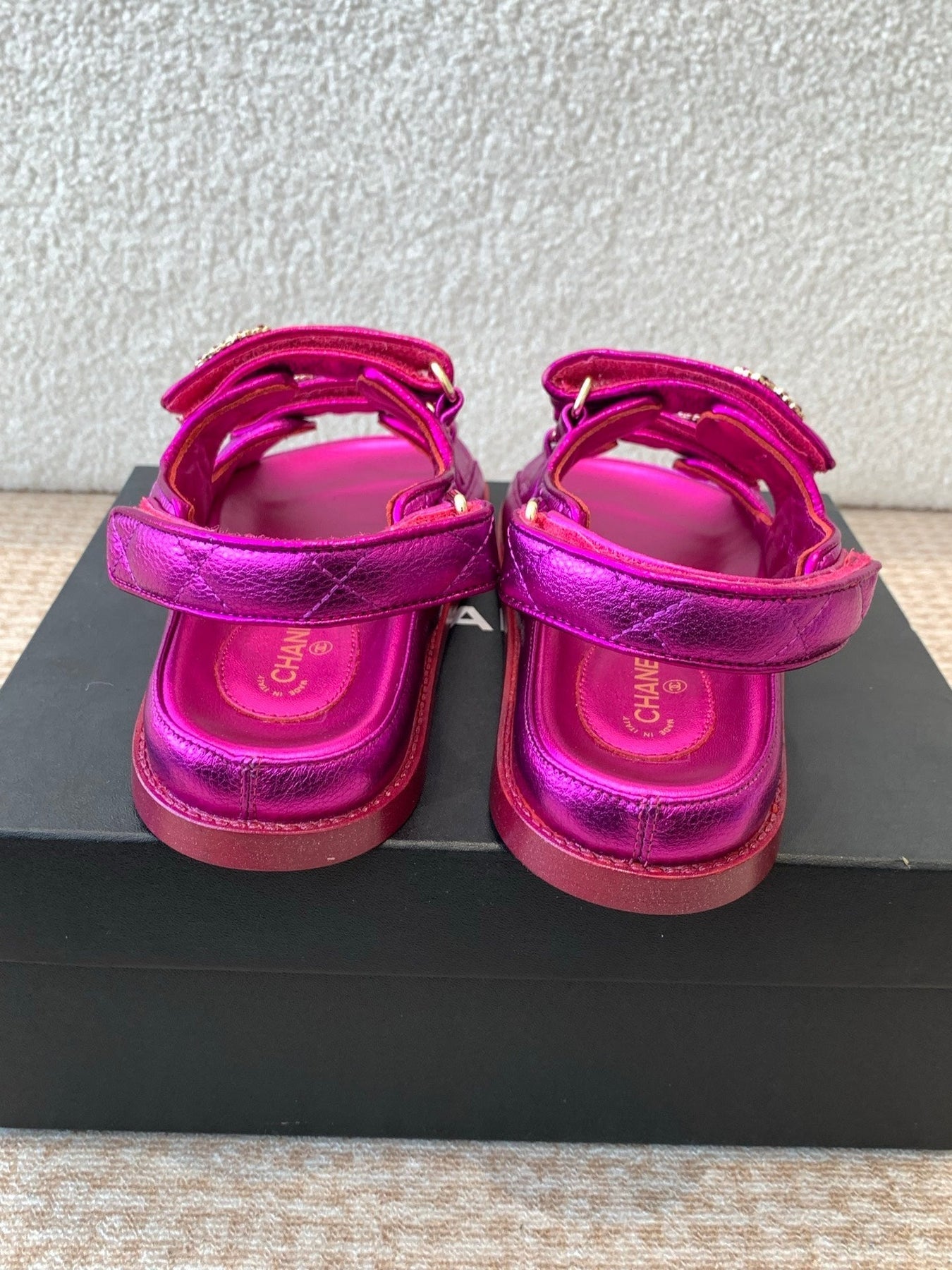 DAD SANDAL IN MAGENTA PURPLE SHEEPSKIN