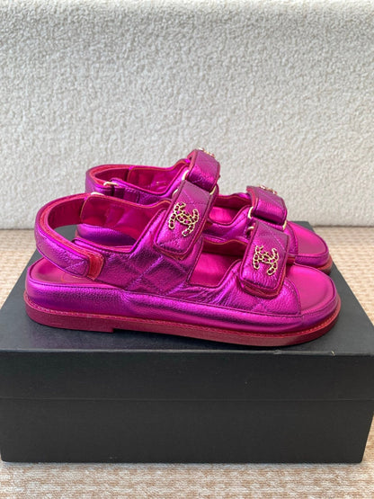 DAD SANDAL IN MAGENTA PURPLE SHEEPSKIN