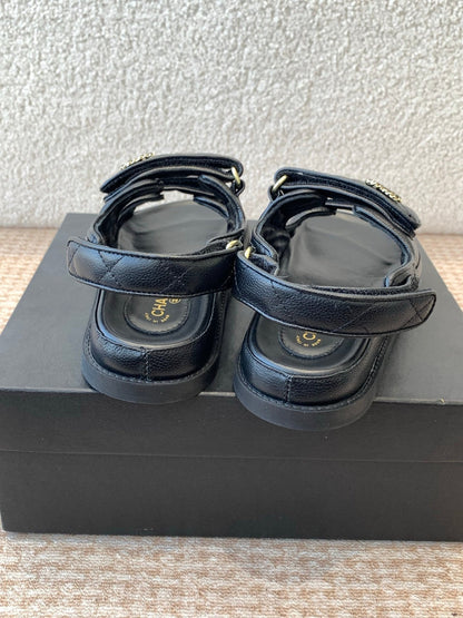 DAD SANDAL IN BLACK SHEEPSKIN