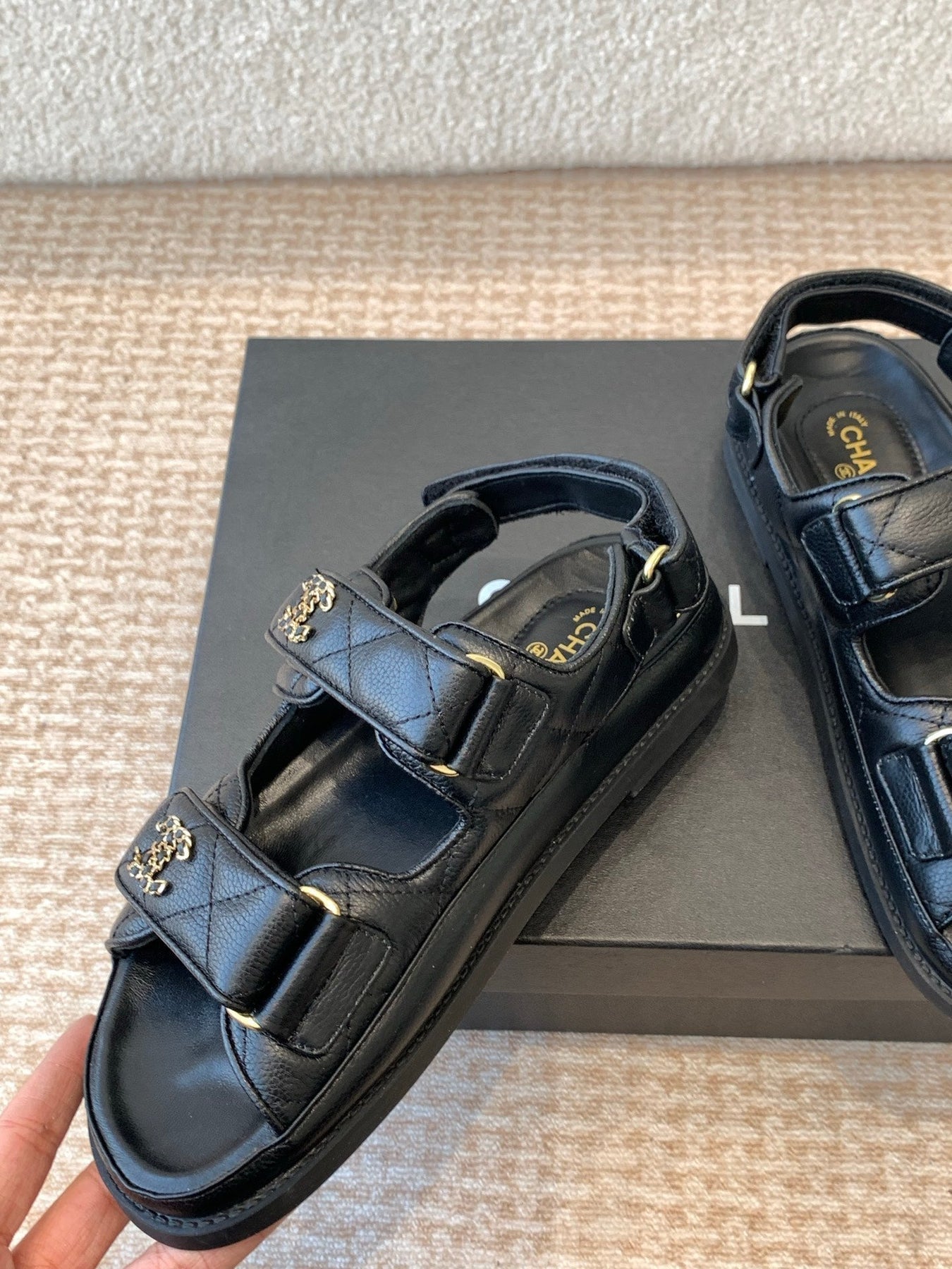 DAD SANDAL IN BLACK SHEEPSKIN