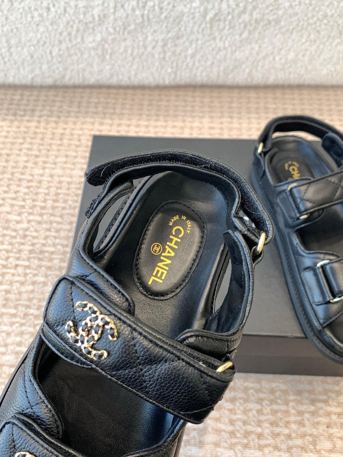 DAD SANDAL IN BLACK SHEEPSKIN