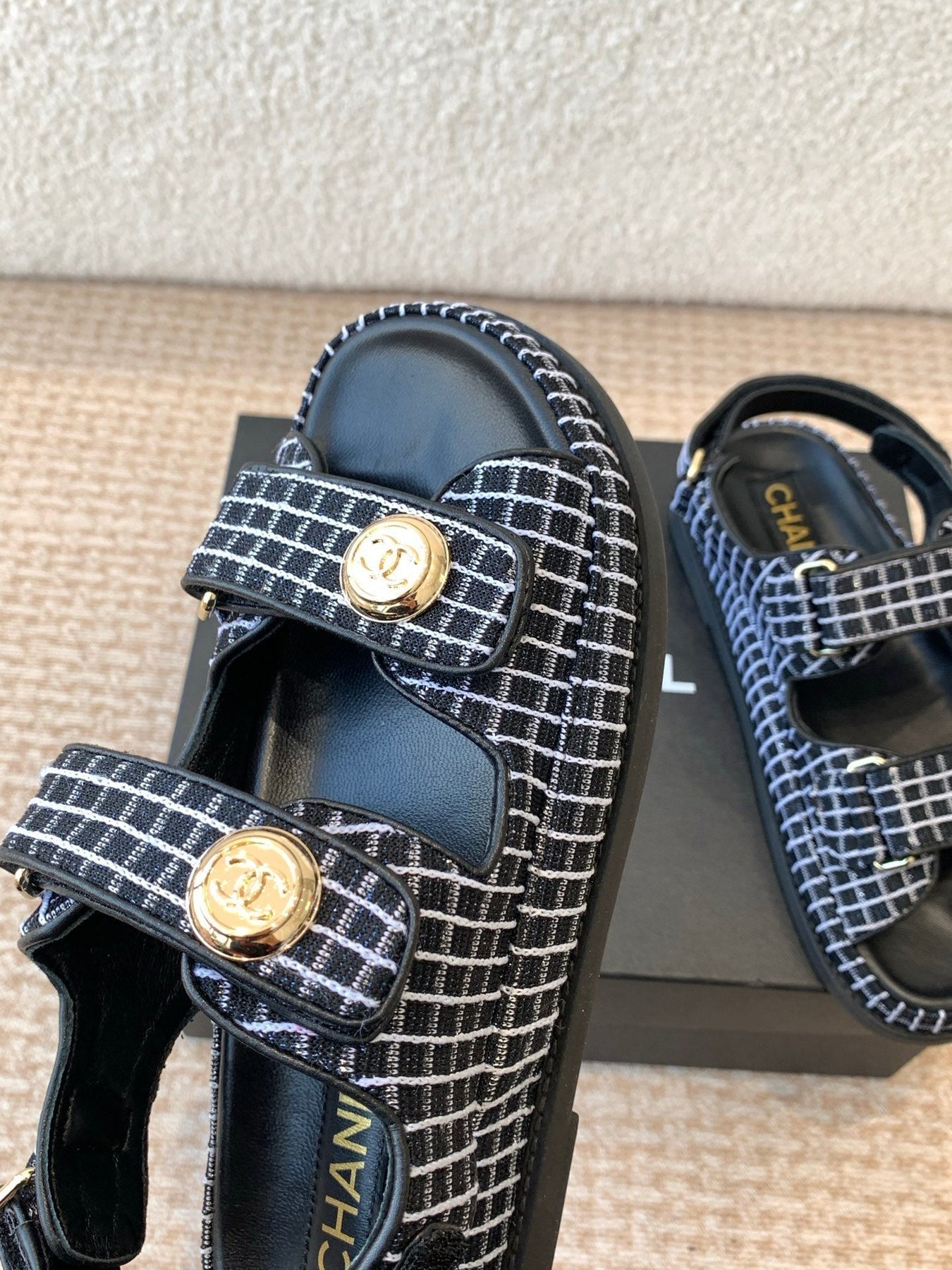 DAD SANDAL IN BLACK MIX WHITE DENIM FABRIC