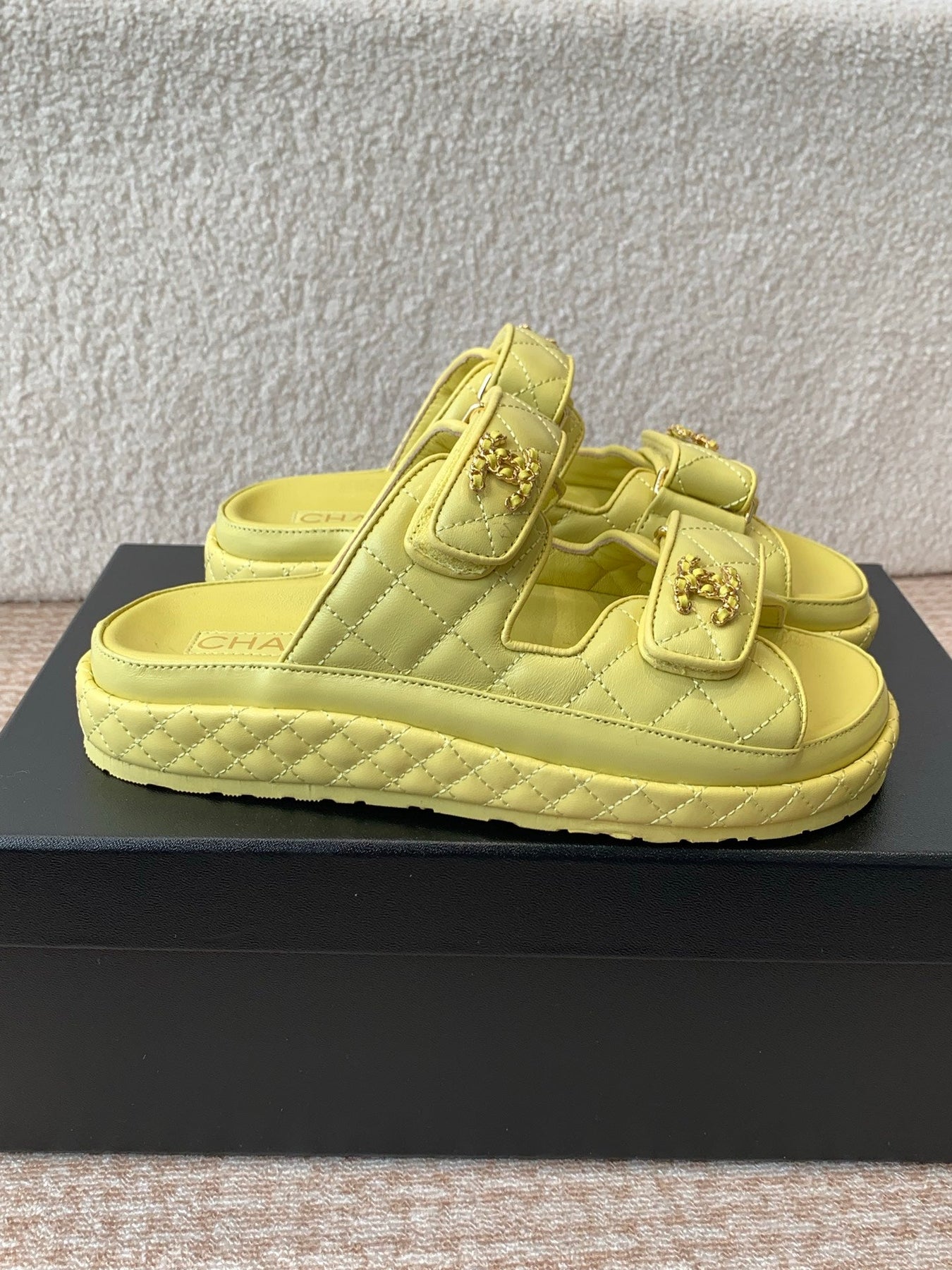 DAD SANDAL IN LEMON YELLOW CALFSKIN MULE