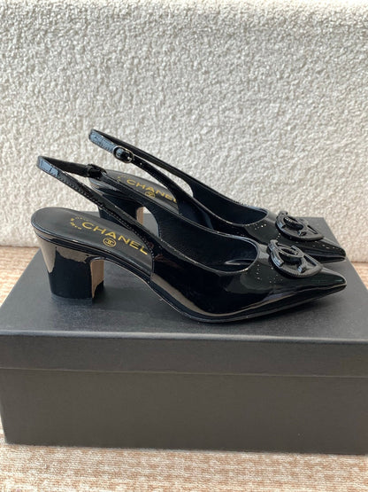 MID-HEEL SLINGBACKS IN BLACK PATENT CALFSKIN
