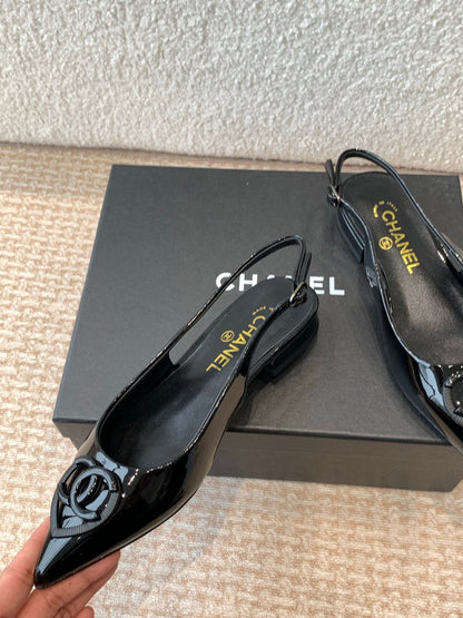 FLAT SLINGBACKS IN BLACK PATENT CALFSKIN