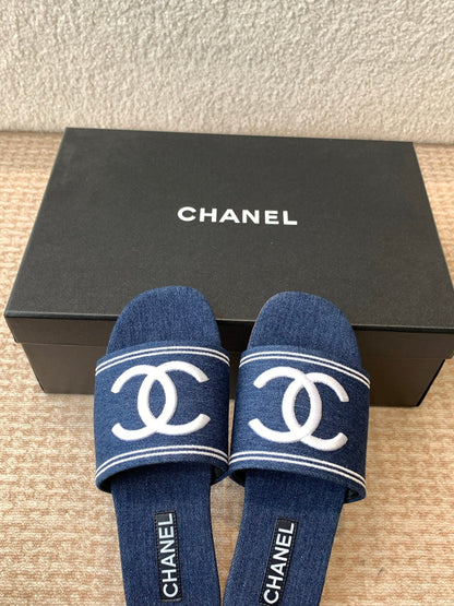 FLAT SLIDE IN NAVY BLUE DENIM WITH WHITE LOGO