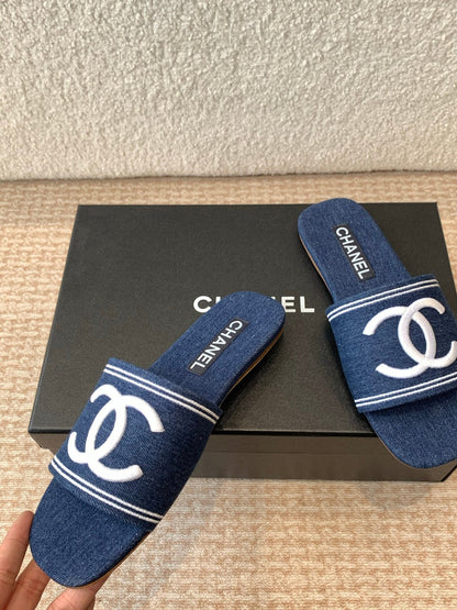 FLAT SLIDE IN NAVY BLUE DENIM WITH WHITE LOGO