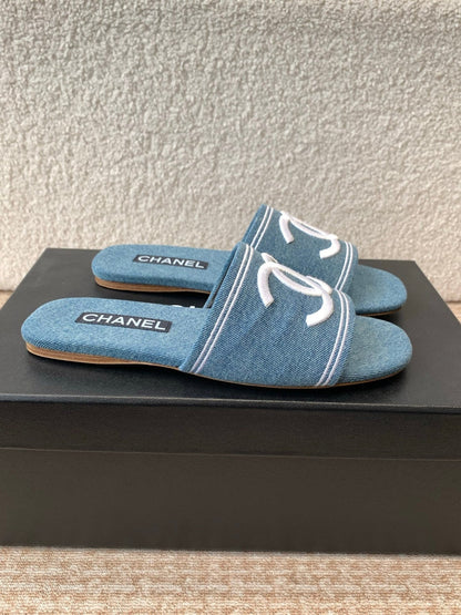 FLAT SLIDE IN AEGEAN BLUE DENIM WITH WHITE LOGO