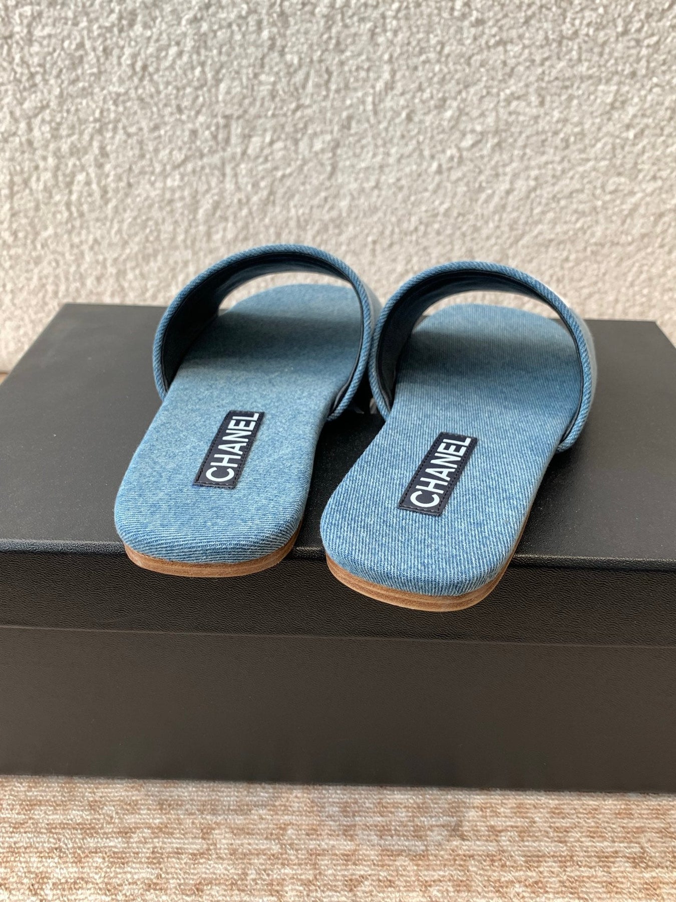 FLAT SLIDE IN AEGEAN BLUE DENIM WITH WHITE LOGO