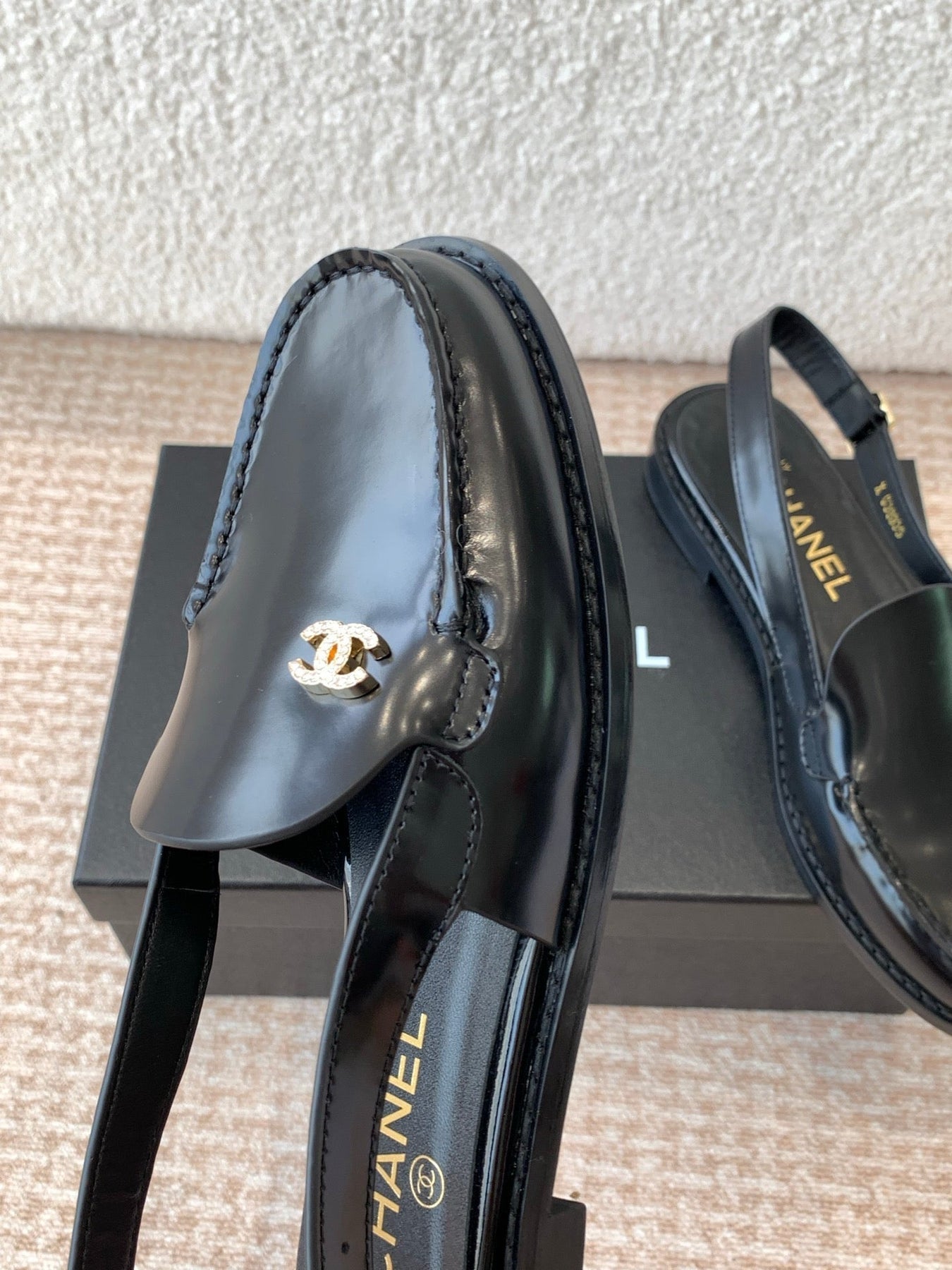 CC MOCCASIN SLINGBACK IN BLACK PATENT CALFSKIN