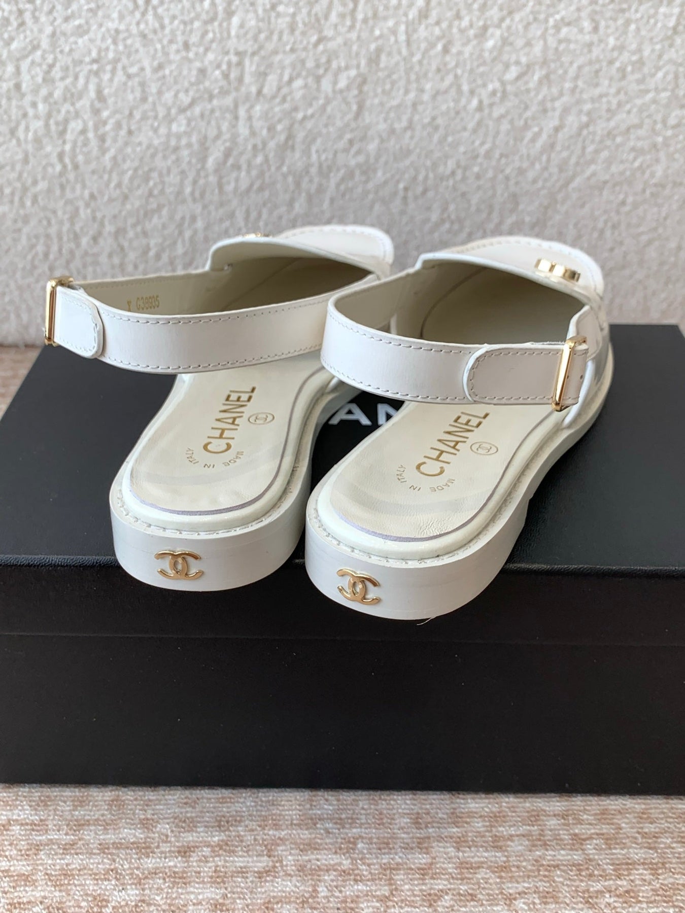 CC MOCCASIN SLINGBACK IN WHITE PATENT CALFSKIN