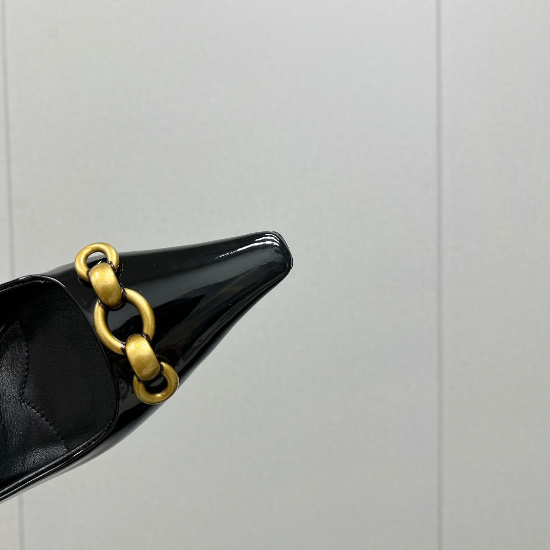 GOLD CHAIN ATTACHED HIGH SLINGBACK IN BLACK GLOSSY CALFSKIN