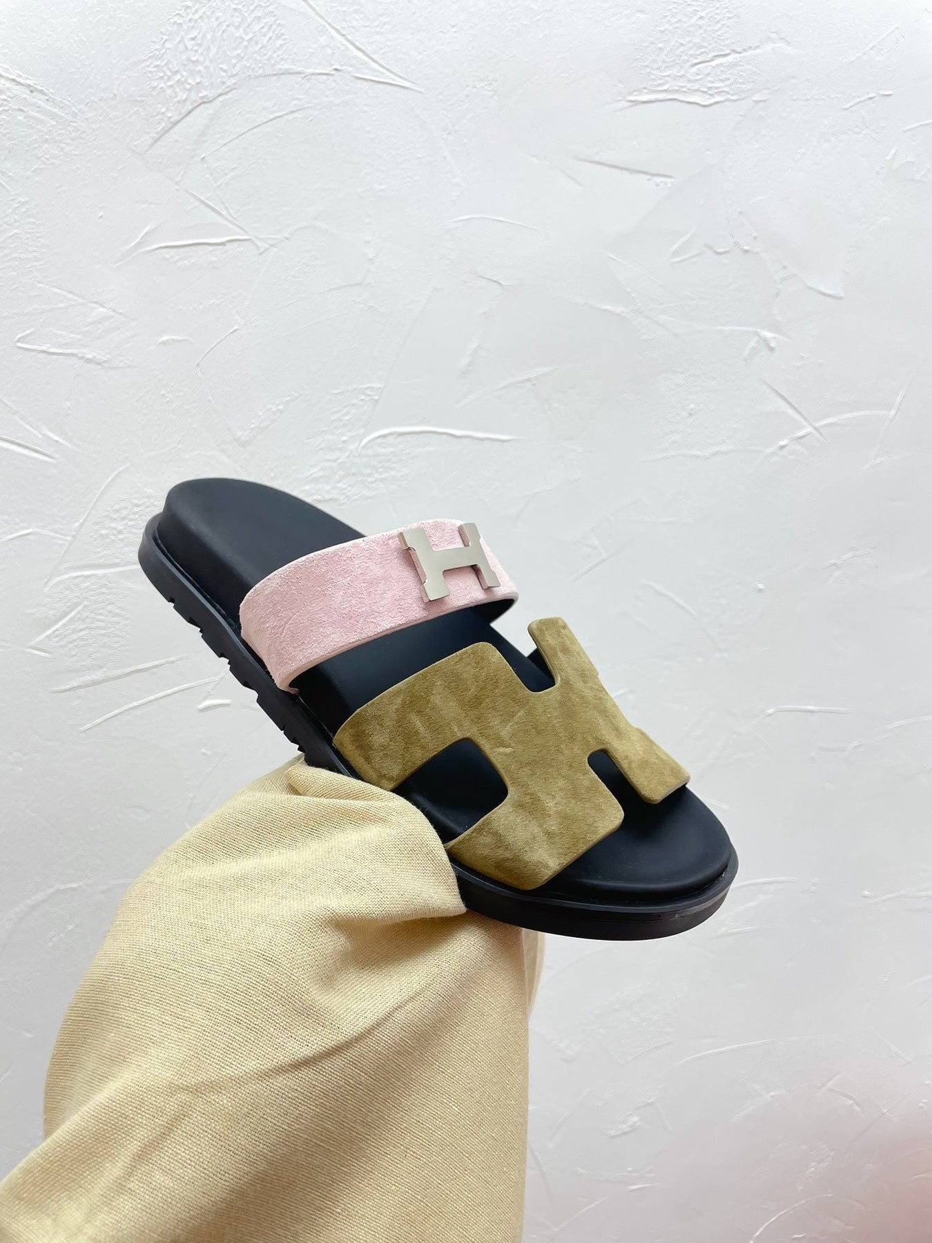 CHYPRE SANDAL ARMY GREEN MIX PASTEL PINK SUEDE WITH H BUCKLE