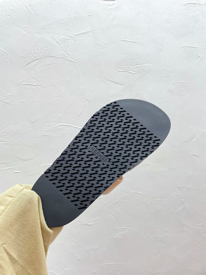 CHYPRE SANDAL COPPER LAMBSKIN WITH H BUCKLE