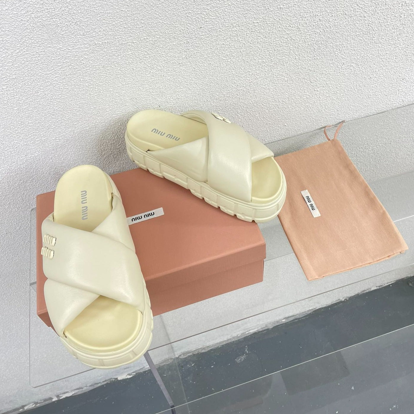 Cross Thick-Soled Light Cream Slippers