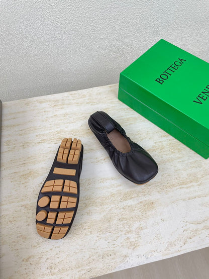 ELASTIC BALLERINA FLATS IN CHOCOLATE BROWN LAMBSKIN