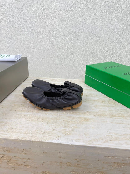 ELASTIC BALLERINA FLATS IN CHOCOLATE BROWN LAMBSKIN