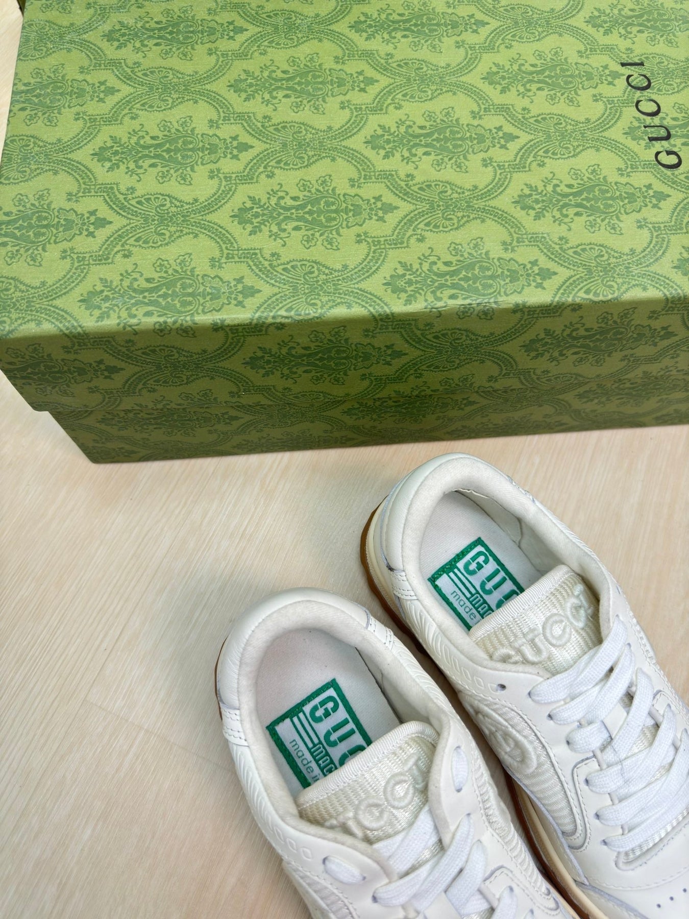 GG INTERLOCKING G SNEAKER WHITE BEIGE CALFSKIN AND FABRIC