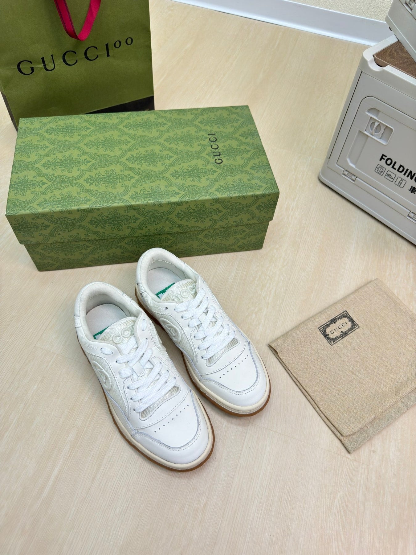 GG INTERLOCKING G SNEAKER WHITE BEIGE CALFSKIN AND FABRIC