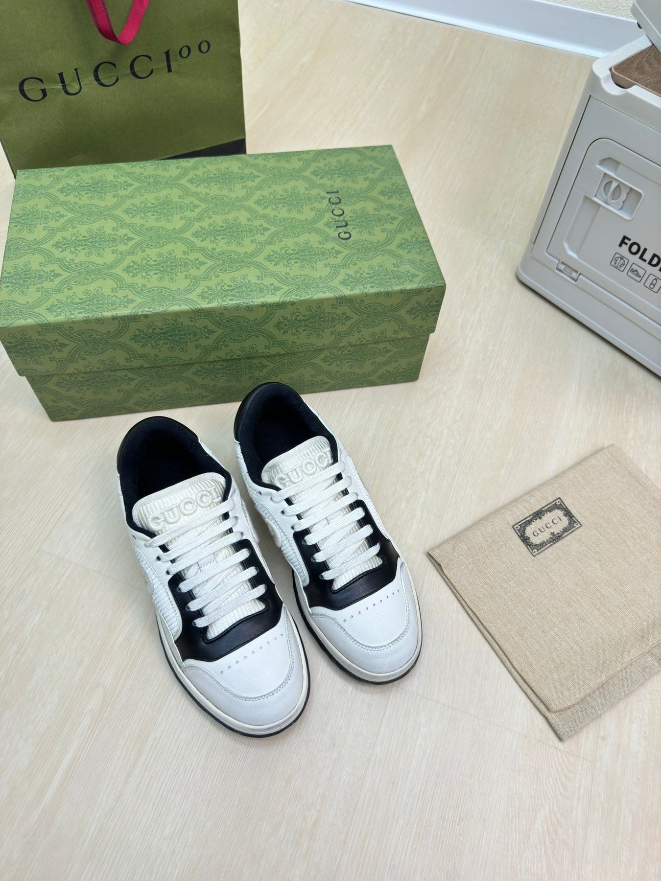 GG INTERLOCKING G SNEAKER BLACK WHITE CALFSKIN AND FABRIC