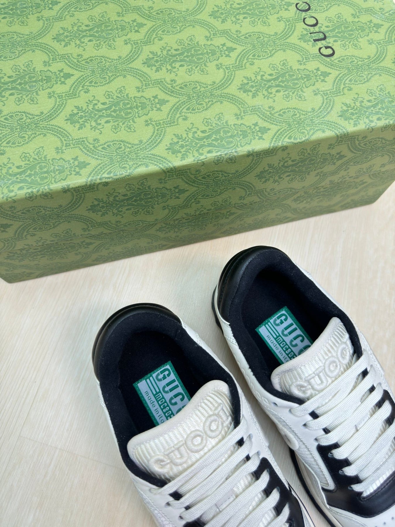 GG INTERLOCKING G SNEAKER BLACK WHITE CALFSKIN AND FABRIC