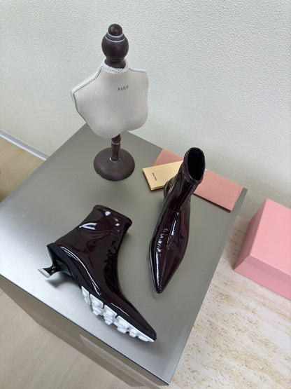 ANKLE POINTED-TOE BOOTS IN MAHOGANY GLOSSY CALFSKIN