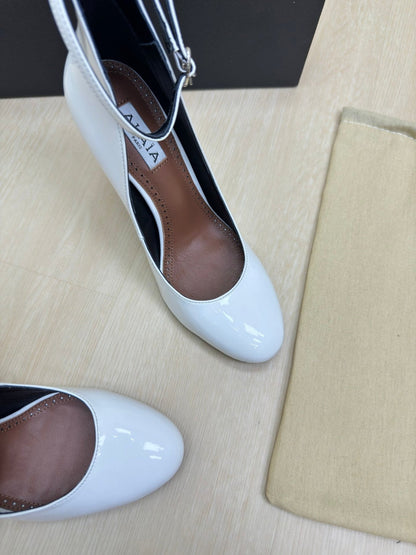 DECOLLETE PUMPS IN WHITE PATENT CALFSKIN