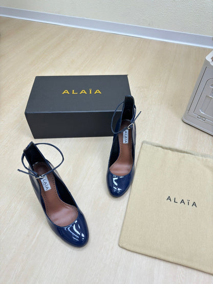 DECOLLETE PUMPS IN NAVY BLUE PATENT CALFSKIN