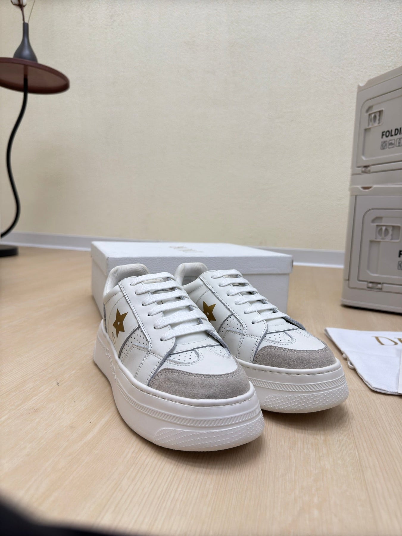 GOLD STAR PLATFORM SNEAKER IN WHITE CALFSKIN AND SUEDE