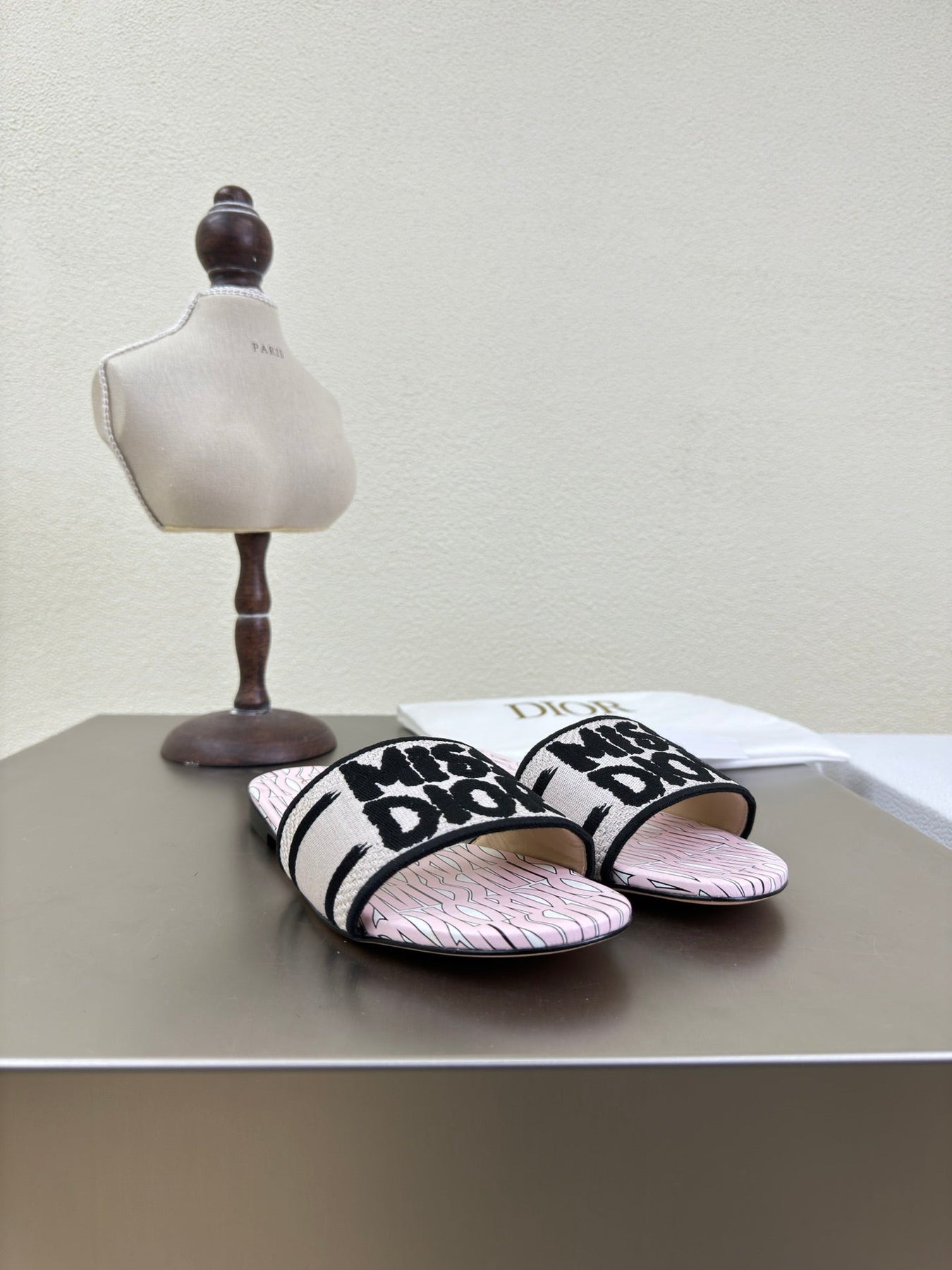 DWAY SLIDE EMBROIDERED COTTON AND LIGHT PINK MISS DIOR ALLOVER MOTIF