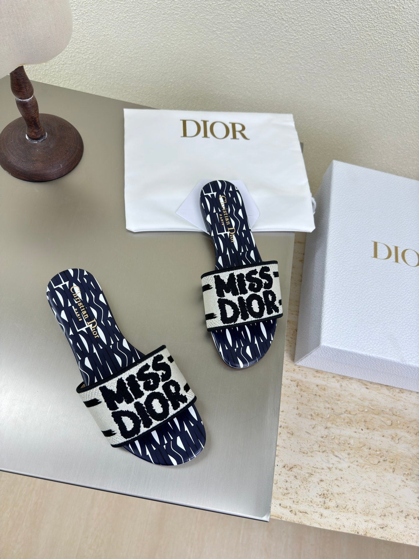 DWAY SLIDE EMBROIDERED COTTON AND NAVY BLUE MISS DIOR ALLOVER MOTIF