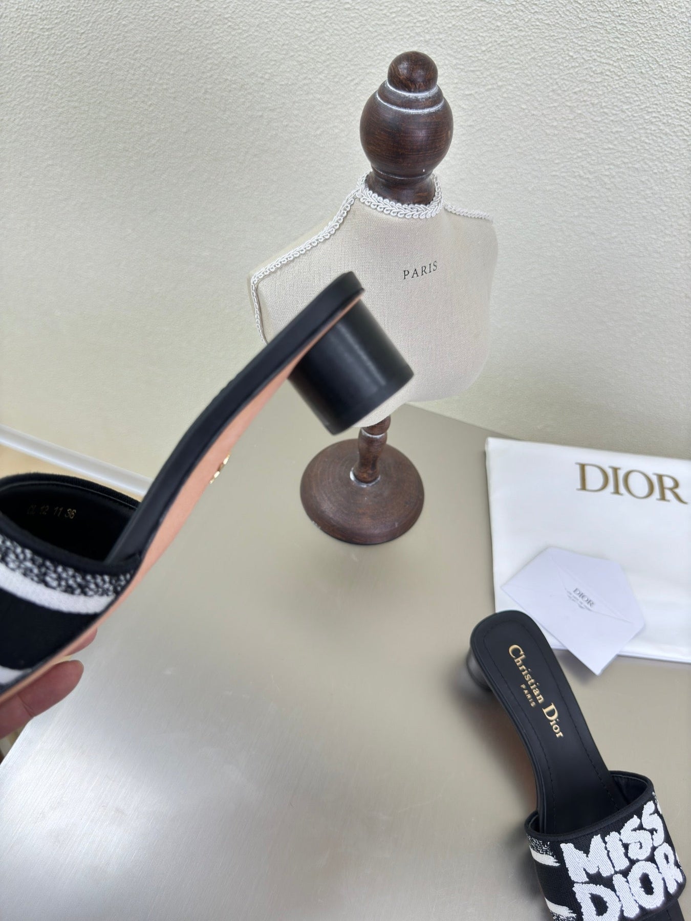 DWAY HEELED SLIDE EMBROIDERED COTTON AND BLACK MISS DIOR ALLOVER MOTIF 35 MM