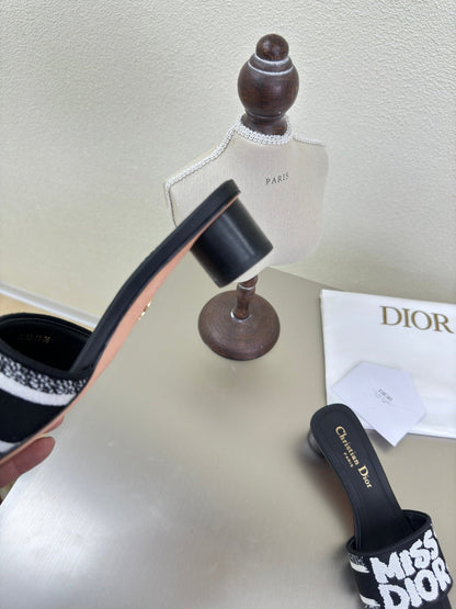 DWAY HEELED SLIDE EMBROIDERED COTTON AND BLACK MISS DIOR ALLOVER MOTIF 35 MM