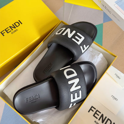FENDI ROMA SLIDE IN BLACK GRAINED CALFSKIN WITH WHITE LOGO