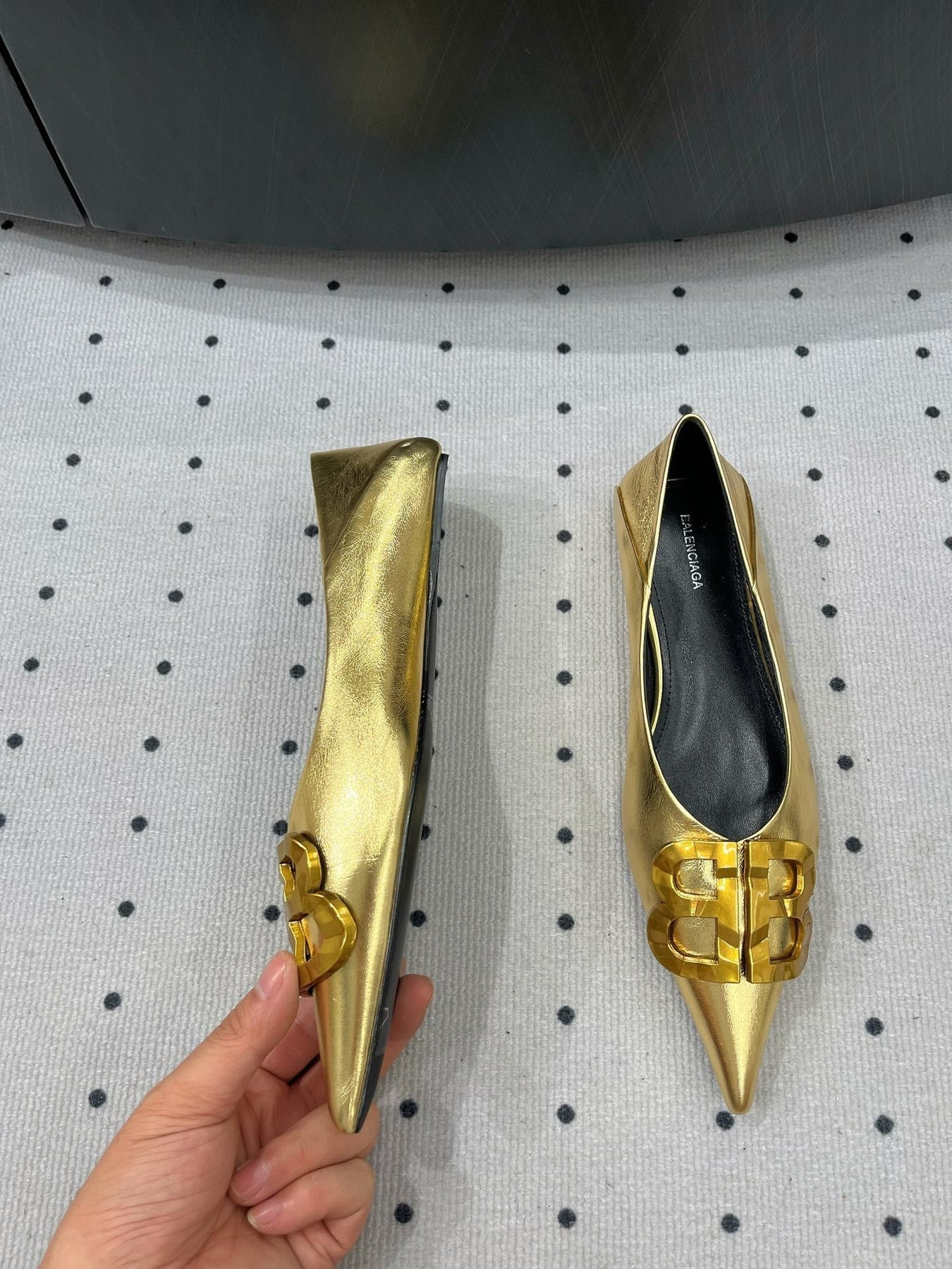 POINTED BB GOLD BUCKLE BALLET FLAT IN GOLD METALLIC SHINY CALFSKIN