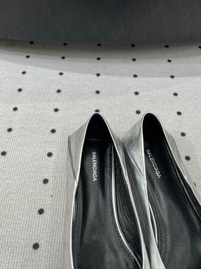 POINTED BB GOLD BUCKLE BALLET FLAT IN SILVER METALLIC SHINY CALFSKIN