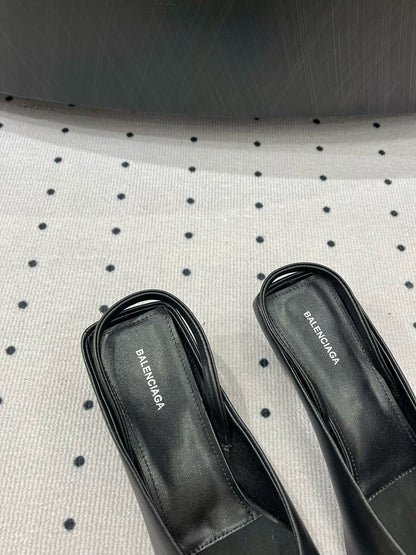 HEELED SLINGBACK 45 MM IN BLACK SMOOTH LAMBSKIN GOLD HARDWARE