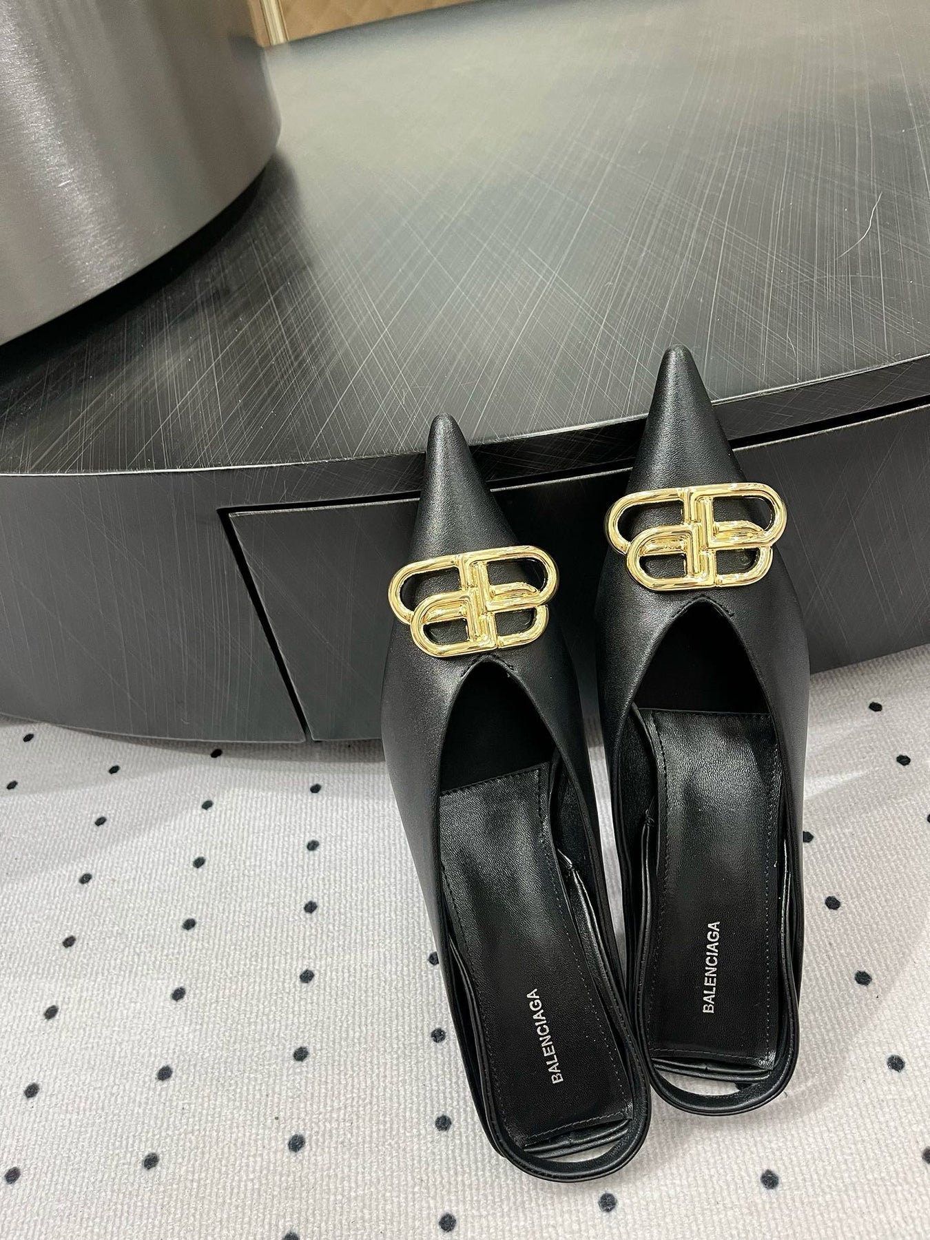 HEELED SLINGBACK 45 MM IN BLACK SMOOTH LAMBSKIN GOLD HARDWARE
