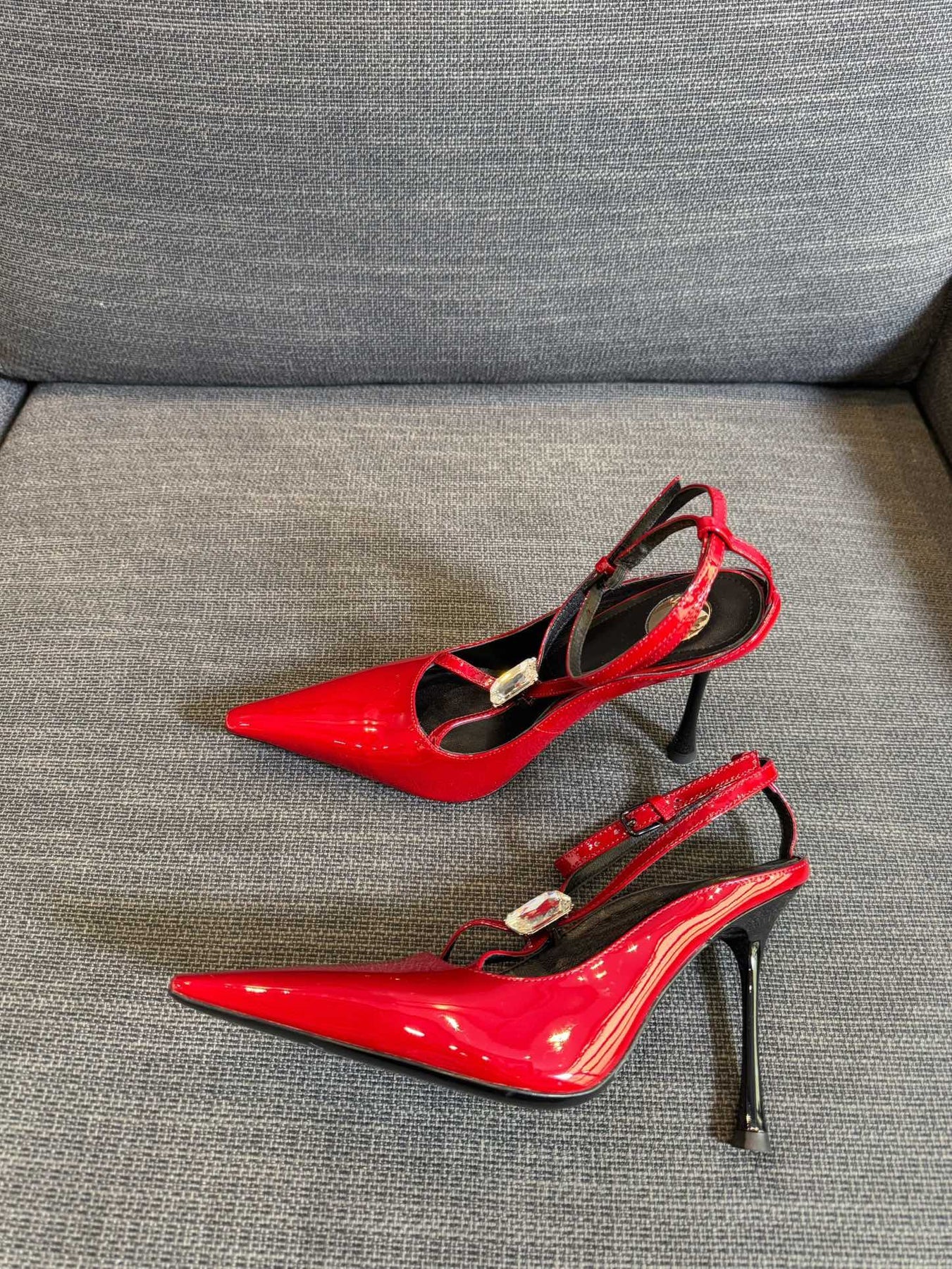 HIGH SANDAL ATTACHED GEM IN RED GLOSSY CALFSKIN