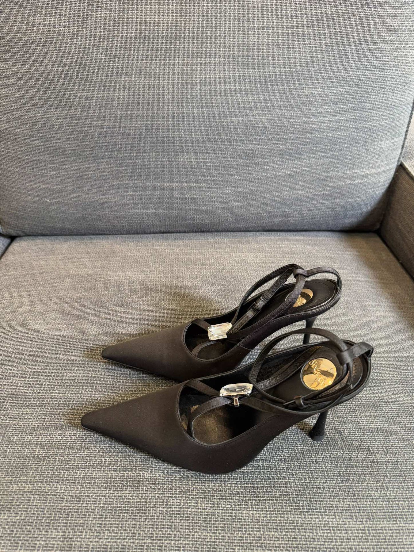 HIGH SANDAL ATTACHED GEM IN BLACK SILK